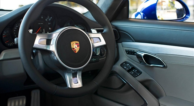 Porsche 911 Facebook Dashboard