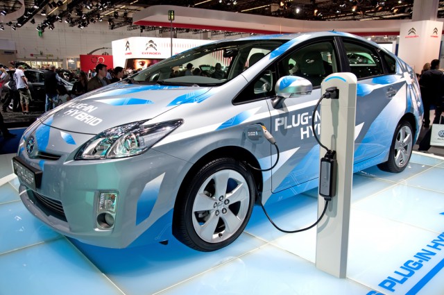 Electric_Vehicle_(EV)_used_as_an_alternative_of_energy_conservation_of_oil