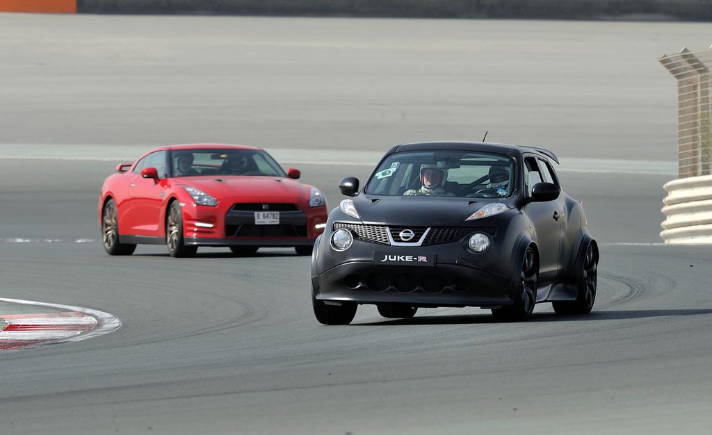 Nissan Juke-R VS Nissan GT-R
