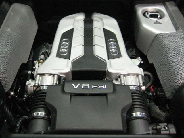 2007_Audi_R8_Engine